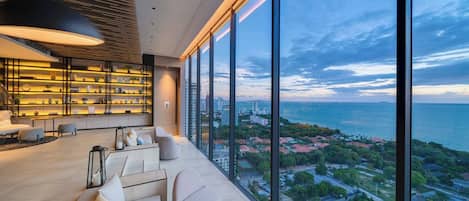 Apartment, 2 Bedrooms, Accessible, Smoking | Interior