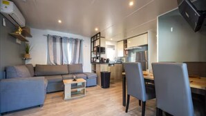 TV, ping pong - Le Cocon du Mar Estang - Terrace, AC, 8-person mobile home just steps from the sea (Canet-en-Roussillon)