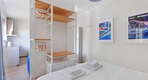 Apartment | Laptopgeeigneter Arbeitsplatz, Bügeleisen/Bügelbrett, Bettwäsche