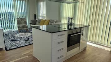 Refrigerador, microondas, horno, placa de cocina
