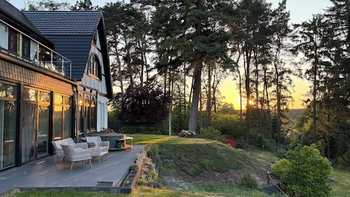 Röblinseeterrassen – Vacation Rental with a Balcony on a Park-Like Lakefront Property