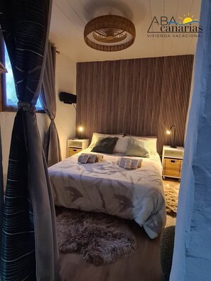 1 Schlafzimmer, Schreibtisch, Bügeleisen/Bügelbrett, Reisekinderbett