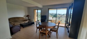 Living area - 4-Bedroom Apartment in Port-Issol, Sanary-sur-Mer (Sanary-sur-Mer)