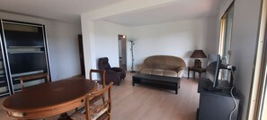 Living area - 4-Bedroom Apartment in Port-Issol, Sanary-sur-Mer (Sanary-sur-Mer)
