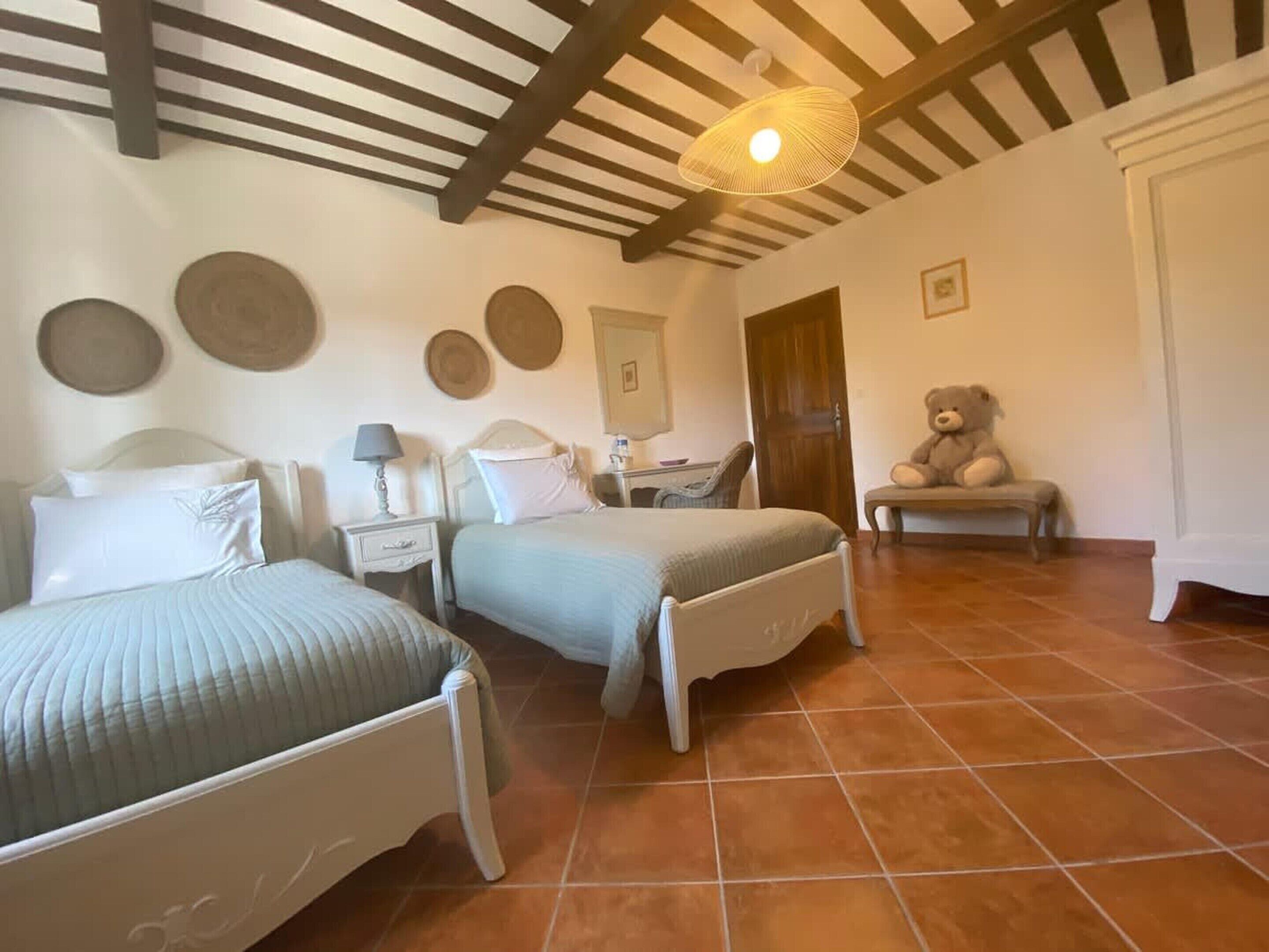 Apartment | 5 bedrooms, laptop workspace, iron/ironing board, individually furnished