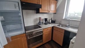 Coffee/tea maker, fridge, microwave, oven