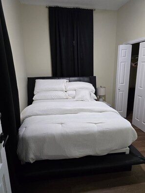 Iron/ironing board, WiFi, bed sheets - Haniels Place - Unit D (Indianapolis)