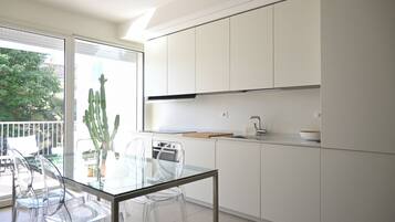 Kühlschrank, Geschirrspüler