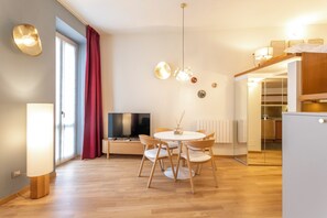Dining - Vrbo Property (Milano)