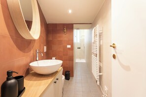 Hair dryer, towels, toilet paper - Vrbo Property (Milano)