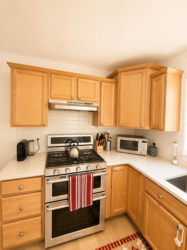Private kitchen - Panoramic Mountain Home- near lakes/skiing/trails (Bridgton)