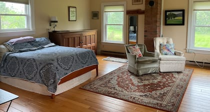 Quiet country apartment for rent. Near Kingston, Napanee and Prince Edward C.