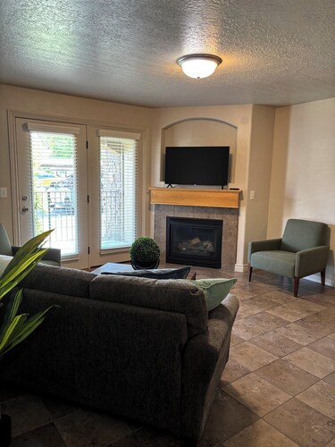 Enjoy the Suite Life! 3-bedroom 2 bathroom condo in quaint Vernal with cool AC
