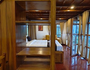 Suite de lujo | Escritorio, espacio para trabajar con laptop y wifi gratis 