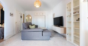 Een strijkplank/strijkijzer, gratis wifi, beddengoed