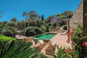 Piscina all'aperto, una piscina riscaldata