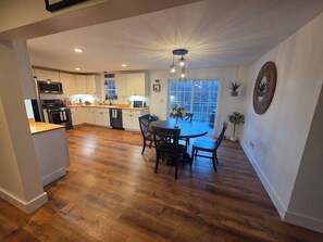 Dining - Cozy 2-bedroom house in fantastic Oswego with AC and fitness room (OSWEGO)