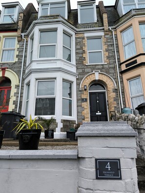 Exterior detail - Highfield Terrace - Imposing, Beautiful Victorian House With Stunning Sea Views (Ilfracombe)