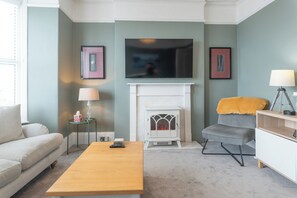 Living area - Highfield Terrace - Imposing, Beautiful Victorian House With Stunning Sea Views (Ilfracombe)