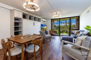 Smart TV - Fully Remodeled, Lanai Ocean Views, 4.95 SuperHost, 1 br, 2 bath, 3 beds (Kihei)