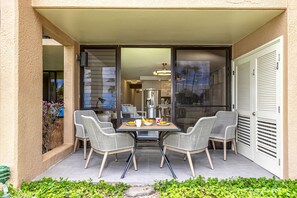 Outdoor dining - Fully Remodeled, Lanai Ocean Views, 4.95 SuperHost, 1 br, 2 bath, 3 beds (Kihei)