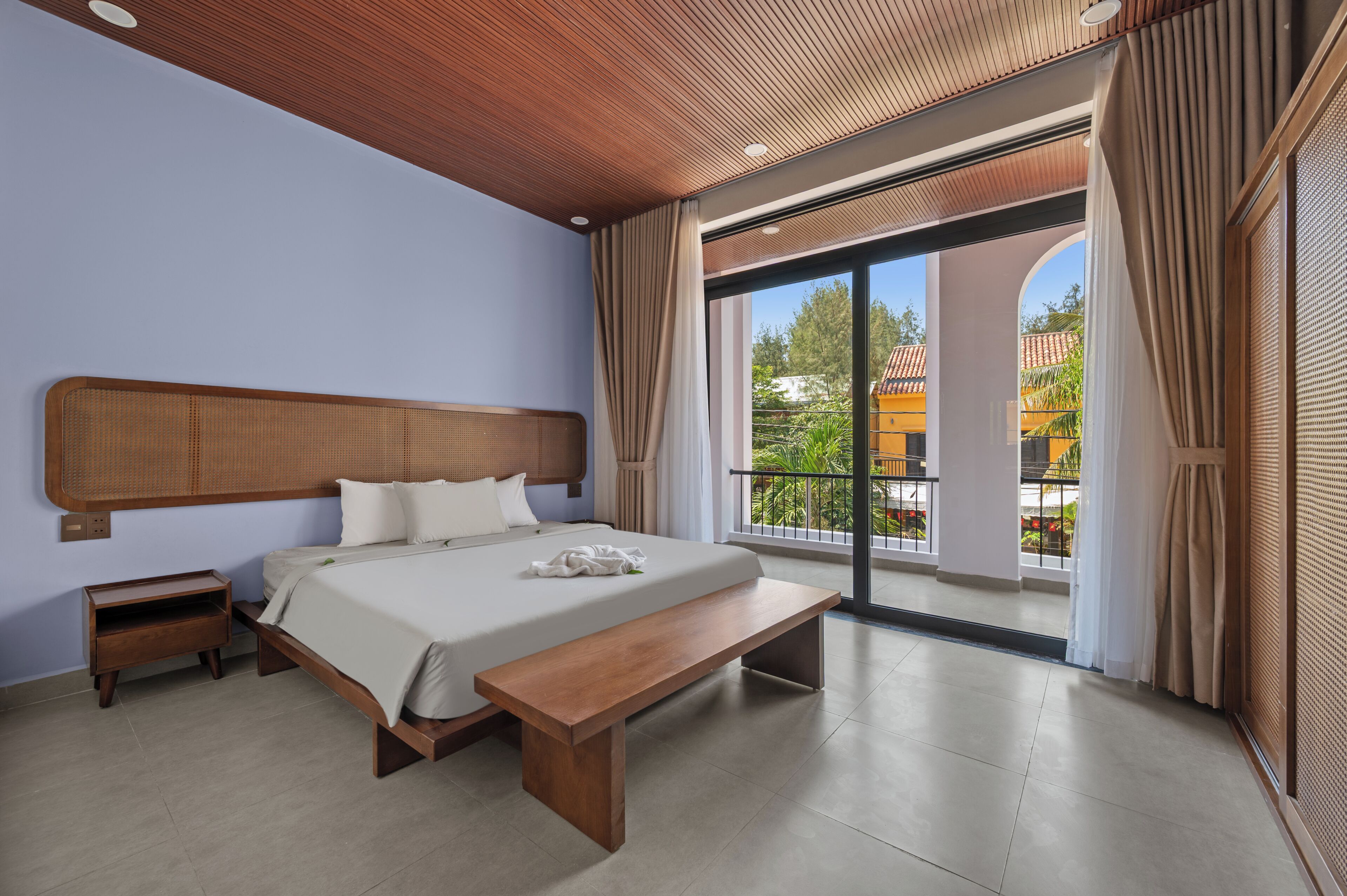 5 bedrooms, WiFi, bed sheets