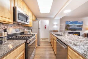Private kitchen - Tahoe Retreat 4BR I Resort Perk & Walk to Lake I 10 guests (Tahoe City)