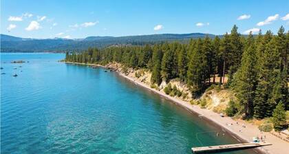 Tahoe Retreat 4BR I Resort Perk & Walk to Lake I 10 guests