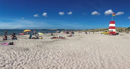 Ungestörte Ferienhaus-Idylle in der Nähe eines wunderschönen Strandes