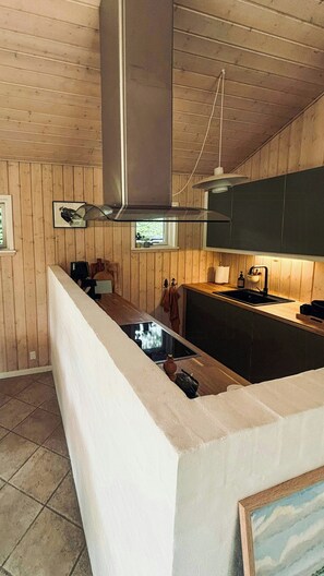 Wasserkocher mit Kaffee-/Teezubehör, Mikrowelle, Ofen, Geschirrspüler