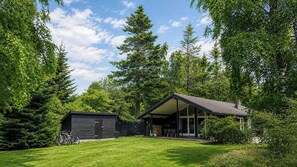 Exterior - Secluded holiday oasis near lovely beach (Højby)