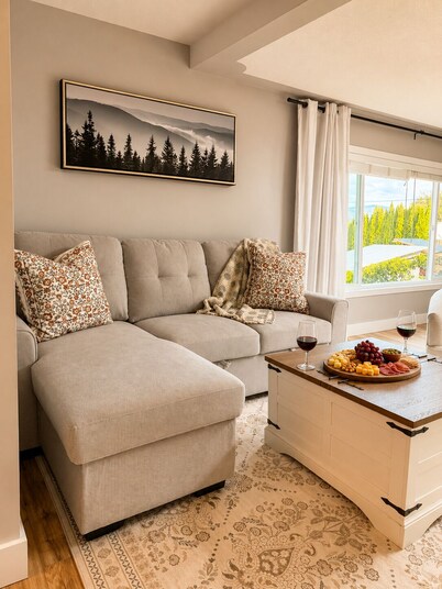 Mountain Views - Sleeps 4 - Pet Friendly - Close to Wineries and Beaches
