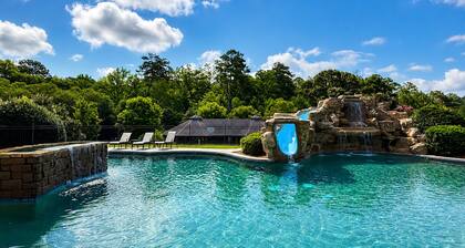 BEAUTIFUL Lakefront Condo on Lake Martin, Sunsets, Boat Slip, Pool, Gym, Golf