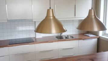 Basic Room, Non Smoking | Private kitchen