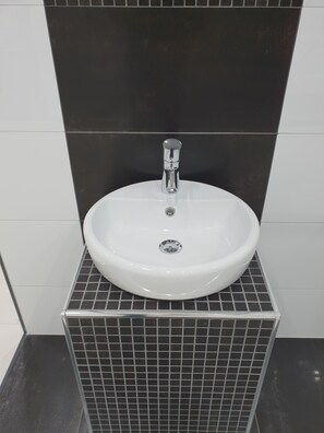 Comfort Double Room | Bathroom - Osem City (Kumasi)