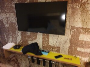 Comfort Double Room | Television - Osem City (Kumasi)