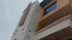 Imej tidak diklasifikasikan, 3 daripada 8, butang