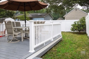 A deck with outdoor furniture, a white fence, and a small tree. - Villas House - 10 mins to Cape May, 15 to Wildwood (Lower Township)