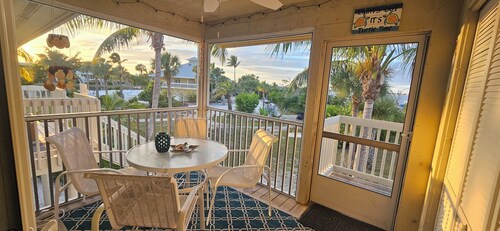 Get away from it all! Peaceful 2 bedroom condo on Little Gasparilla Island