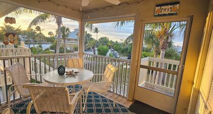 Get away from it all! Peaceful 2 bedroom condo on Little Gasparilla Island