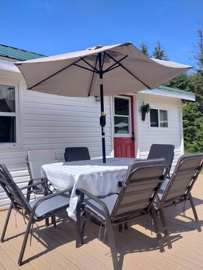 Outdoor dining - The Mill River Hideaway Cottage (Lot 5)