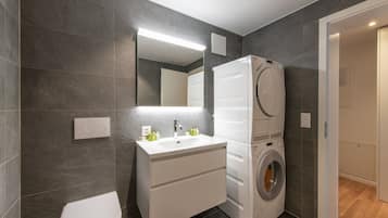 Douche, sèche-cheveux, serviettes fournies