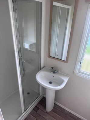 Shower - Holiday Home Sleeps 8 With Balcony and Patio (Skegness)