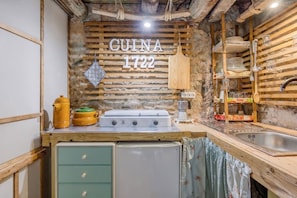 Coffee/tea maker, stovetop, cookware/dishes/utensils - A retreat surrounded by nature | 10 minutes from Sitges (Barcelona)