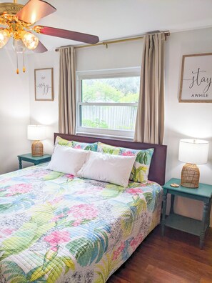 2 bedrooms, desk, iron/ironing board, free WiFi - Walk to beach, Fenced Yard/Firepit/Bikes/ DTWN St. Aug 8 Mi, Island Retreat (St. Augustine)