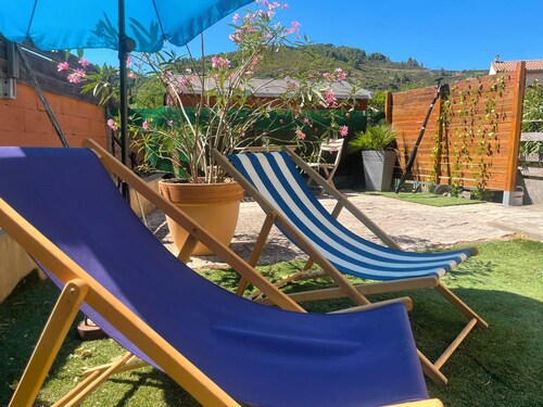 Mezzanine studio, air conditioning, private outdoor area & parking