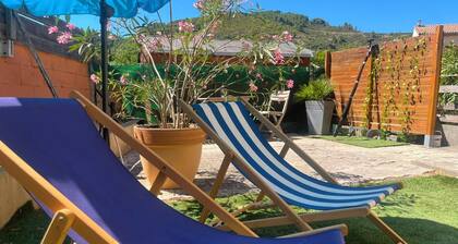 Mezzanine studio, air conditioning, private outdoor area & parking