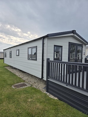 Exterior - Saffron deluxe (Kirby Misperton)