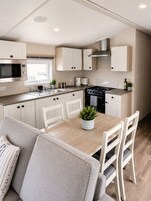 Mobile Home, Garden View | Private kitchen