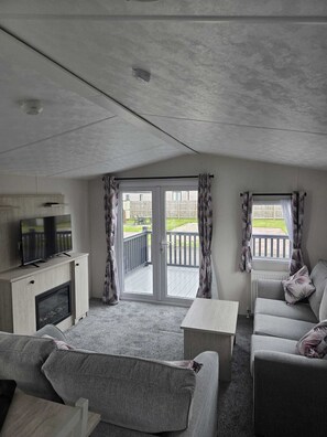 Living area - Saffron deluxe  (Kirby Misperton)